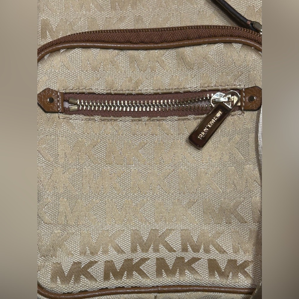 Michael Kors crossbody - Picture 7 of 8